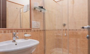 Double or Twin Room | Bathroom