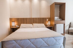 Suite Supérieure | Literie hypoallergénique, minibar, fer et planche à repasser
