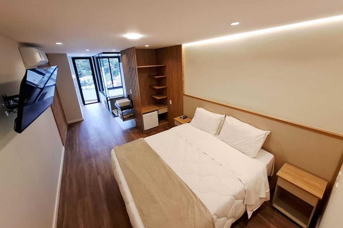 1 bedroom, hypo-allergenic bedding, minibar, iron/ironing board