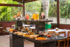 Desayuno bufé gratuito y diario