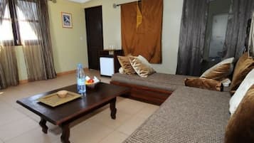 Triple Room | Living area