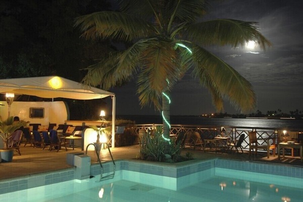 Poolside bar
