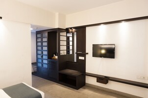Deluxe Double Room | Minibar, laptop workspace, free WiFi