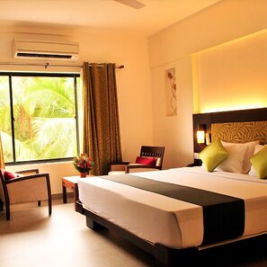 Minibar, laptop workspace, free WiFi