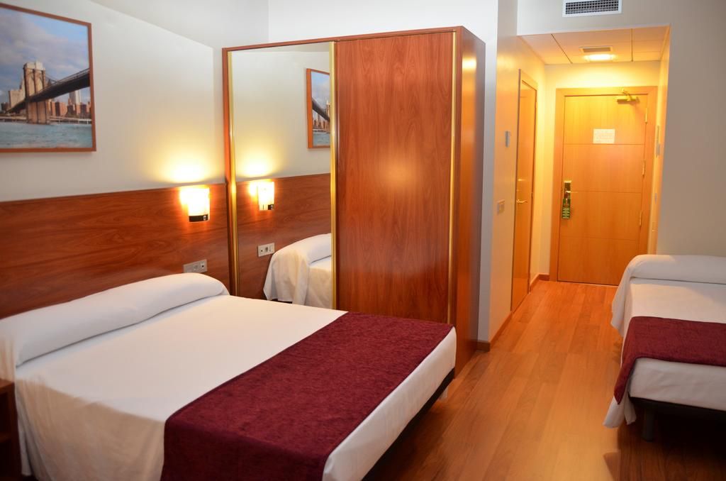 Minibar, escritorio, cunas gratuitas y wifi gratis
