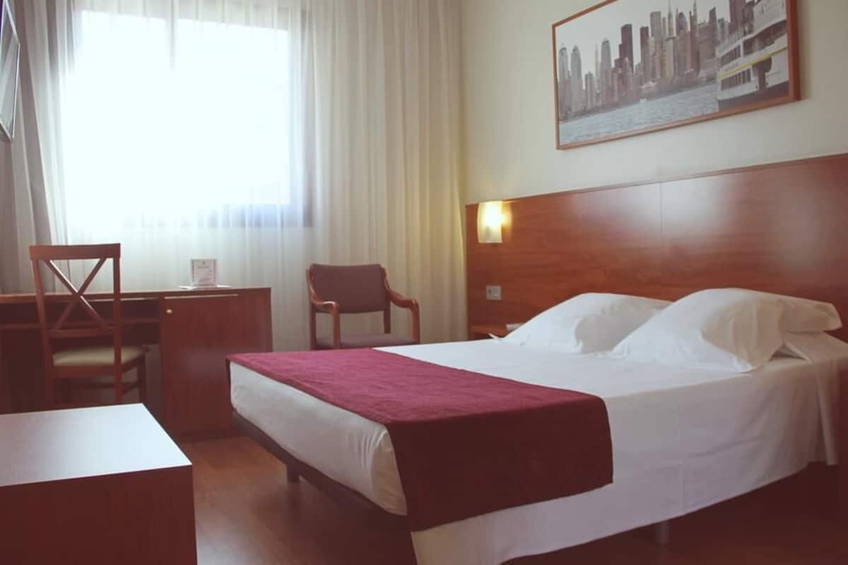 Minibar, desk, cribs (free), WiFi (free)