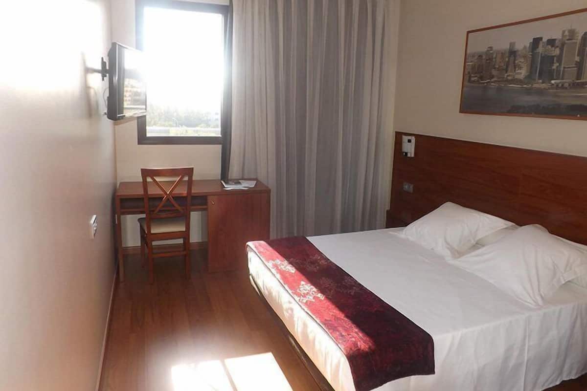 Minibar, desk, cribs (free), WiFi (free)