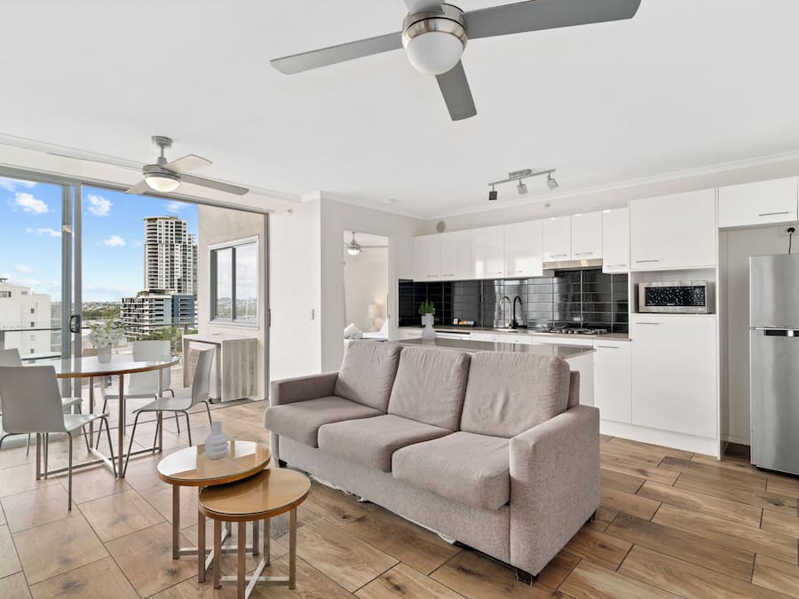 Appartamento, 2 camere da letto | Area soggiorno | TV a schermo piatto, lettore DVD