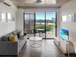 Flat-screen TV, DVD player - Direct Collective - Pavilion and Governor on Brookes (Bowen Hills)