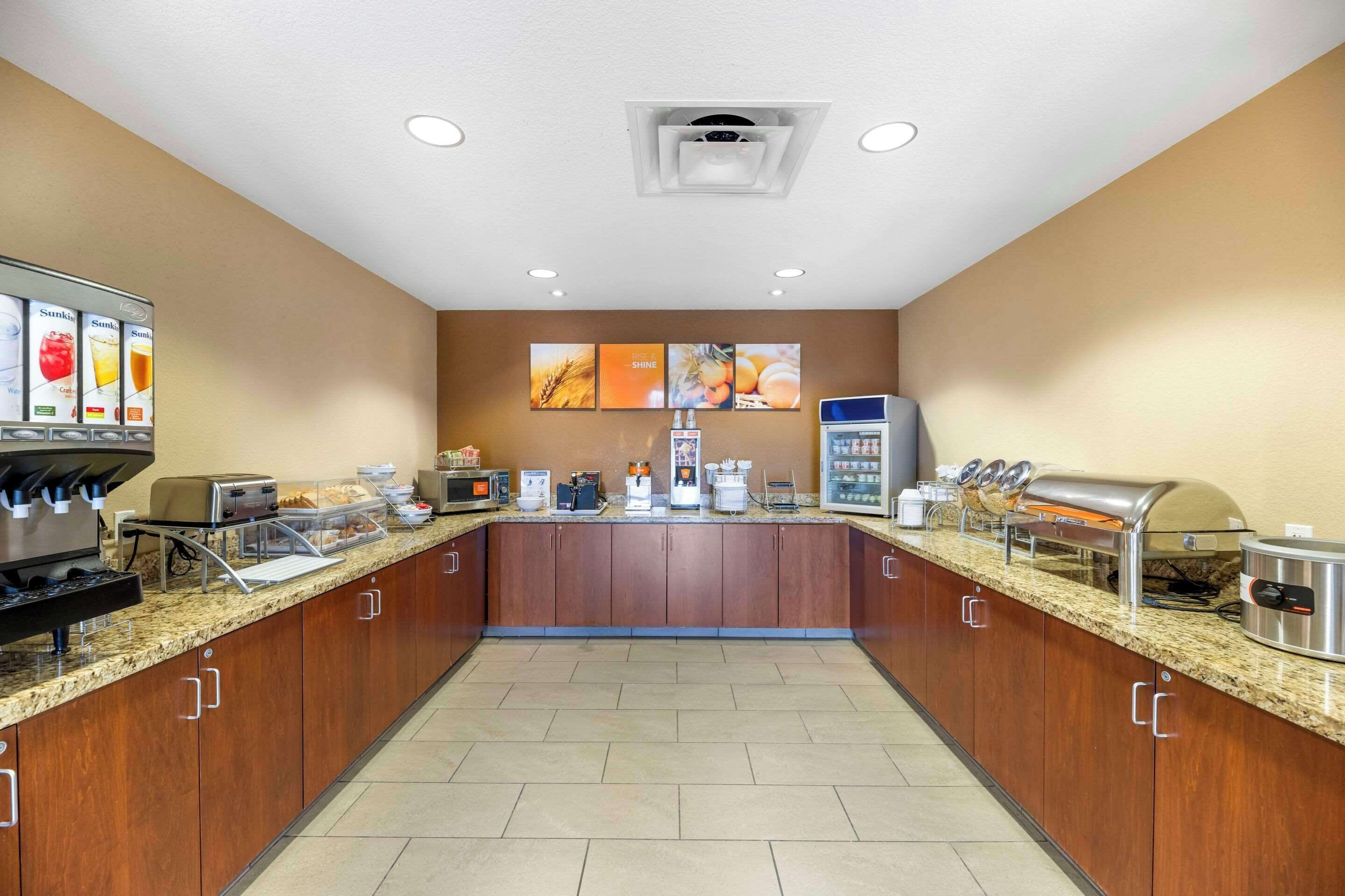 free daily continental breakfast