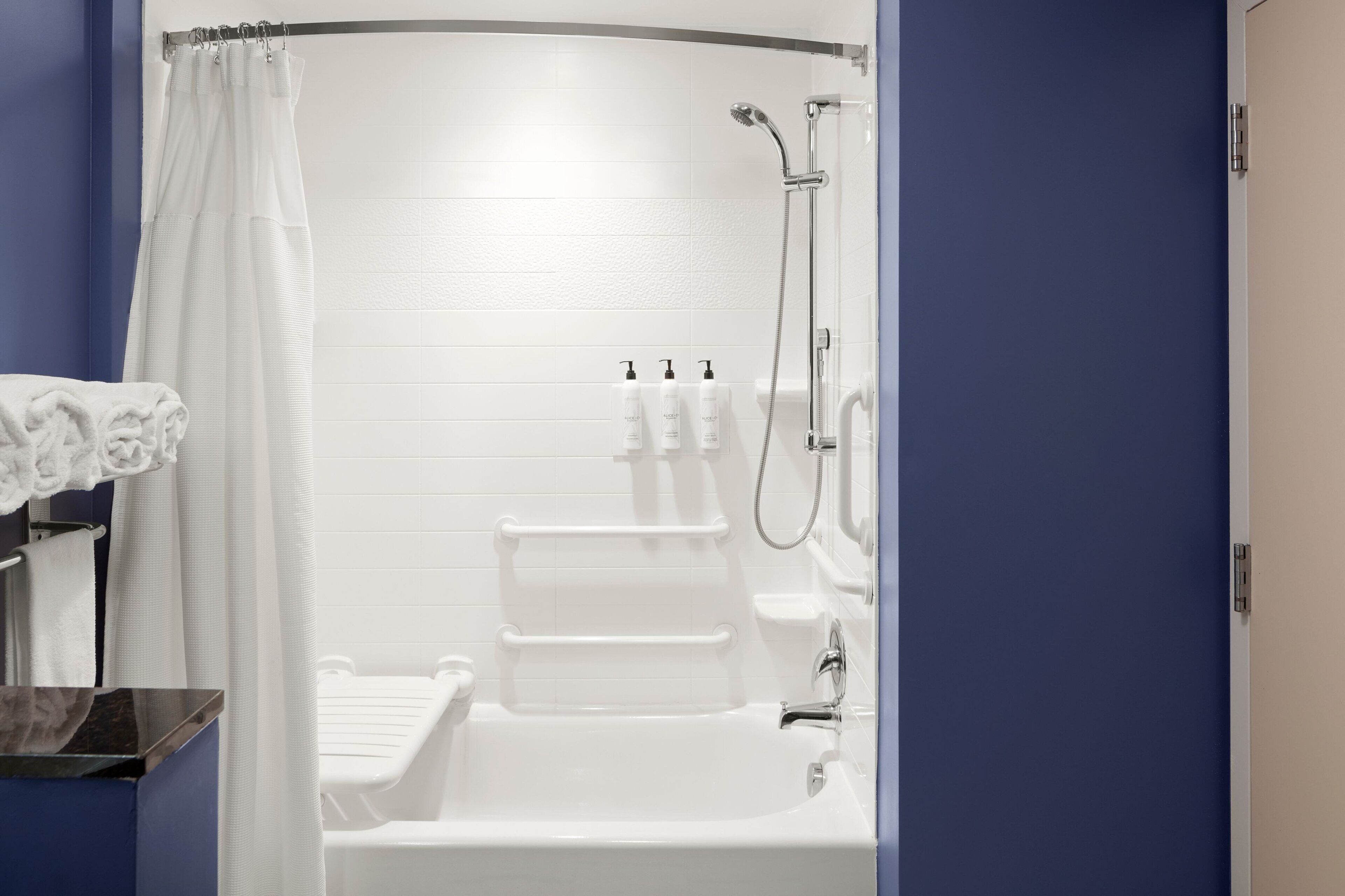 room, 2 queen beds (mobility/hearing accessible, tub) | bathroom | combined shower/bathtub, hydromassage showerhead, free toiletries