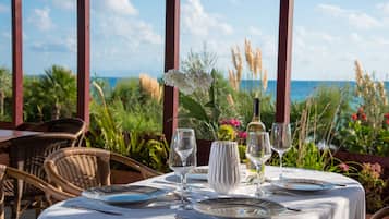 2 Restaurants, Frühstück, Mittagessen, griechische Küche
