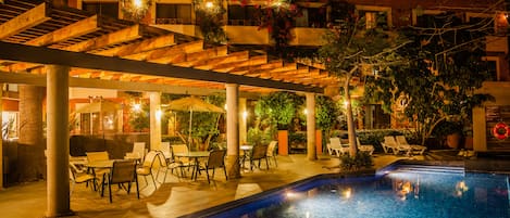 حمّام سباحة خارجي