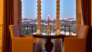 Lunch and dinner served, Regional cuisine