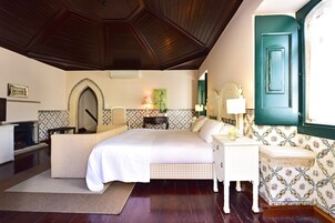 高级房, 阳台 | 迷你吧、客房内保险箱、遮光窗帘、免费 WiFi