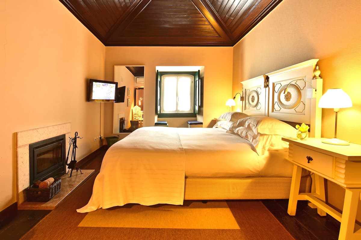 Superior Double or Twin Room | 1 bedroom, minibar, in-room safe, blackout drapes