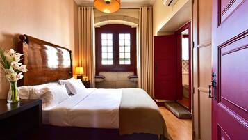 Kahden hengen standard-huone | Minibaari, tallelokero huoneessa, pimennysverhot, ilmainen Wi-Fi