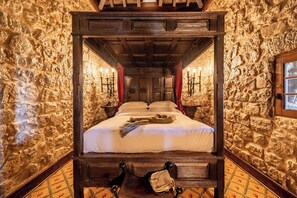 Suite (Special) | Minibar, in-room safe, blackout drapes, free WiFi - Pousada Castelo de Óbidos - Historic Hotel (Obidos)