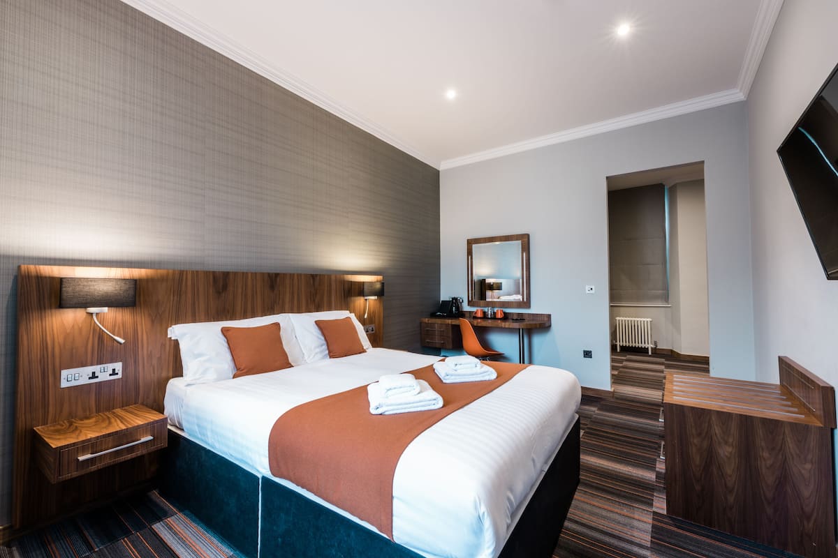 Turret Room | Roupas de cama de algodão egípcio, roupas de cama premium, escrivaninha