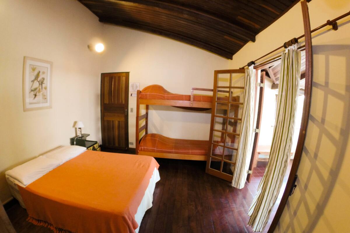 Camera doppia, bagno privato | Una scrivania, tende oscuranti, Wi-Fi gratuito