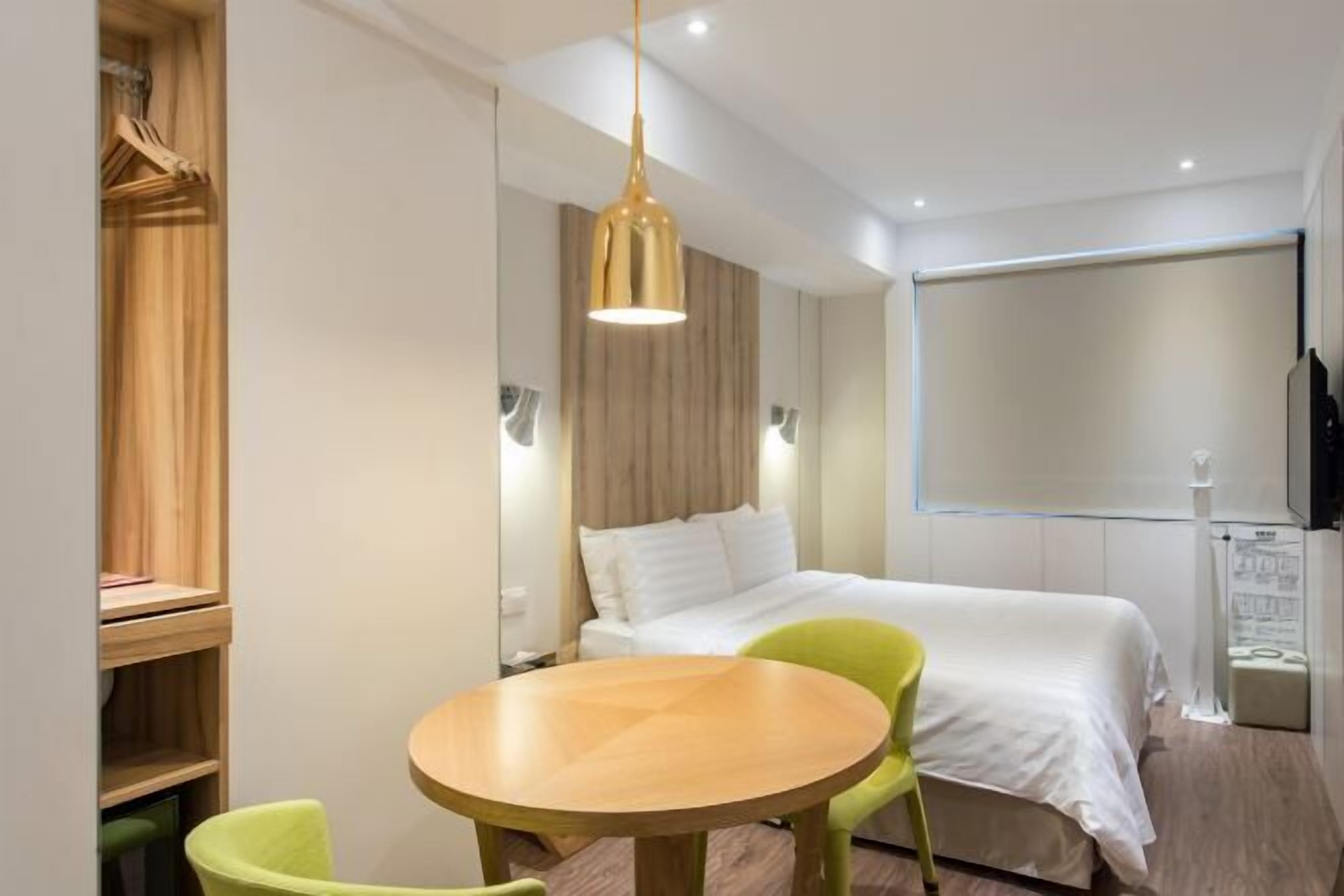 高档床上用品、羽绒被、客房内保险箱、免费 WiFi