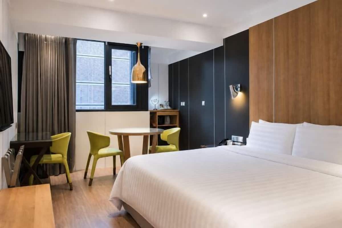 Premium bedding, down duvets, in-room safe, free WiFi