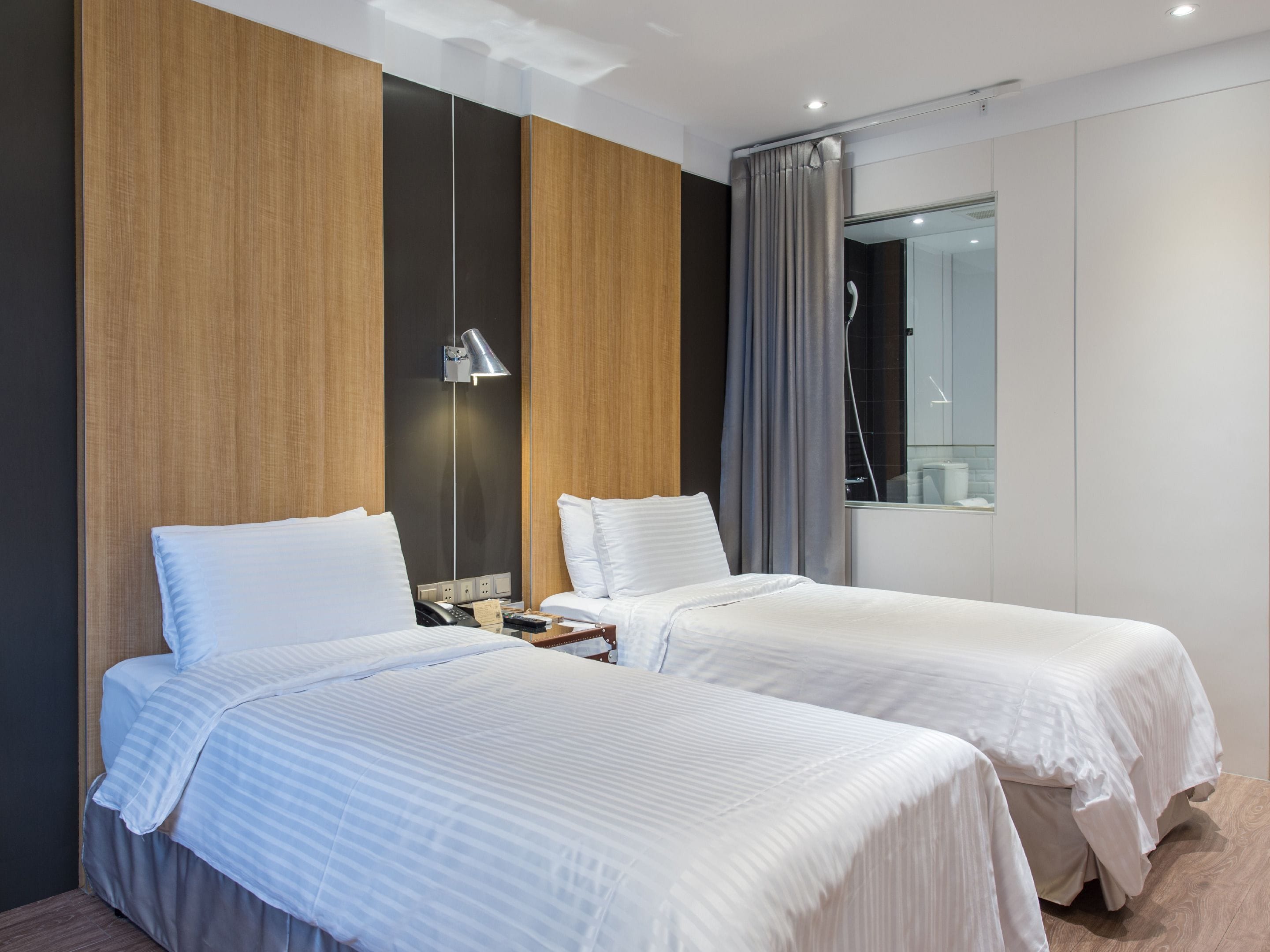 deluxe twin room, 2 single beds, bathtub | 1 bedroom, premium bedding, down duvets, in-room safe