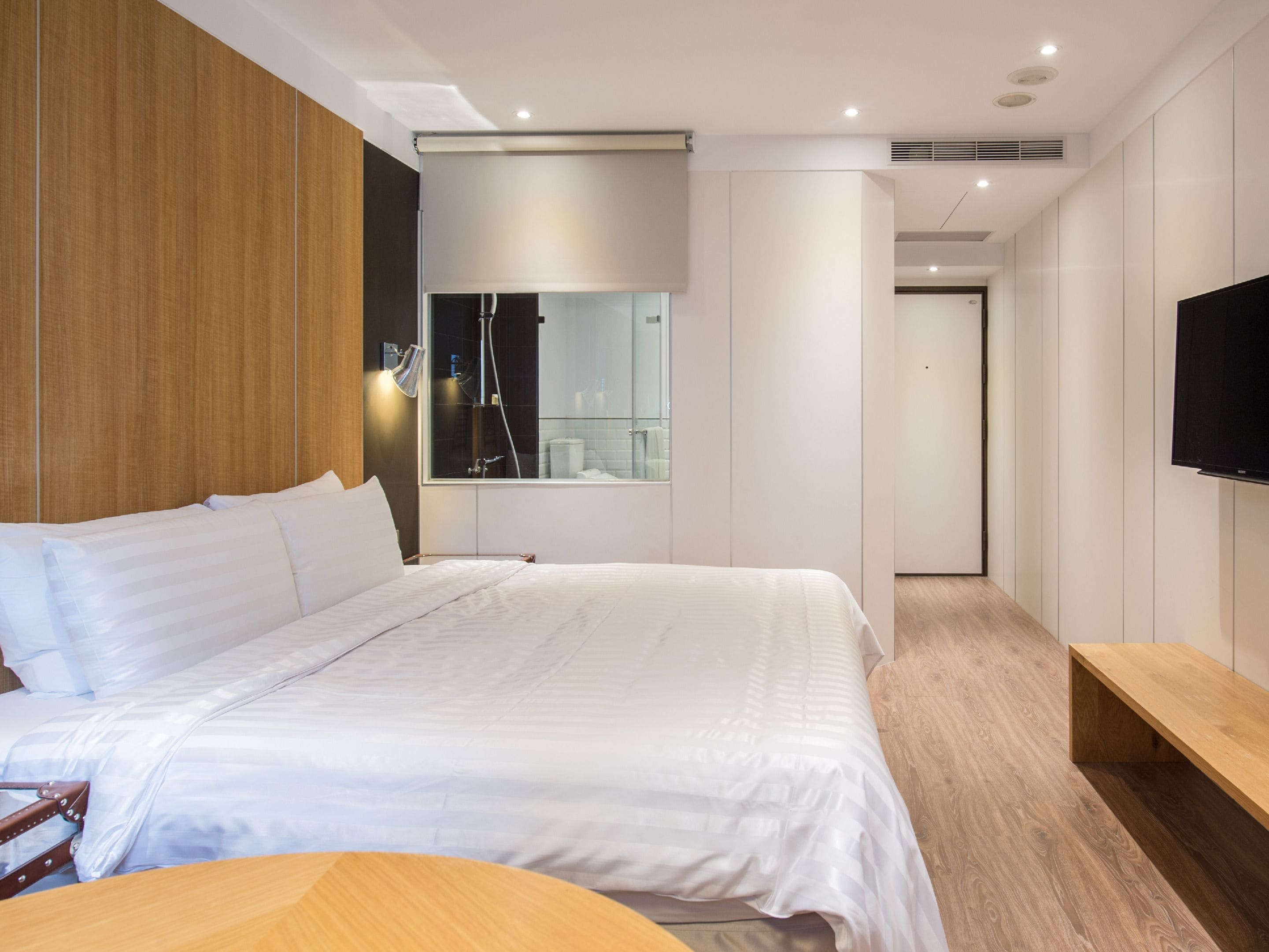 Deluxe Double Room, Bathtub | Premium bedding, down comforters, in-room safe, free WiFi