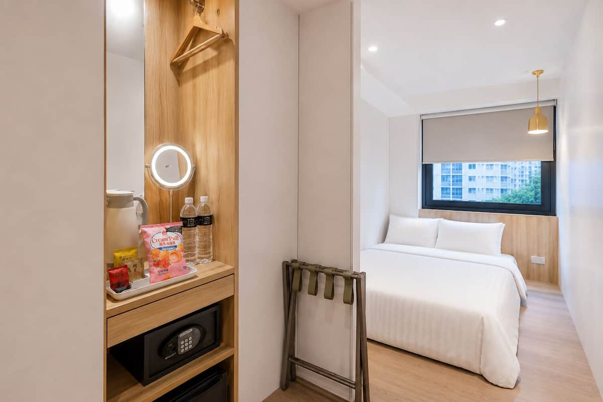 Premium bedding, down duvets, in-room safe, free WiFi