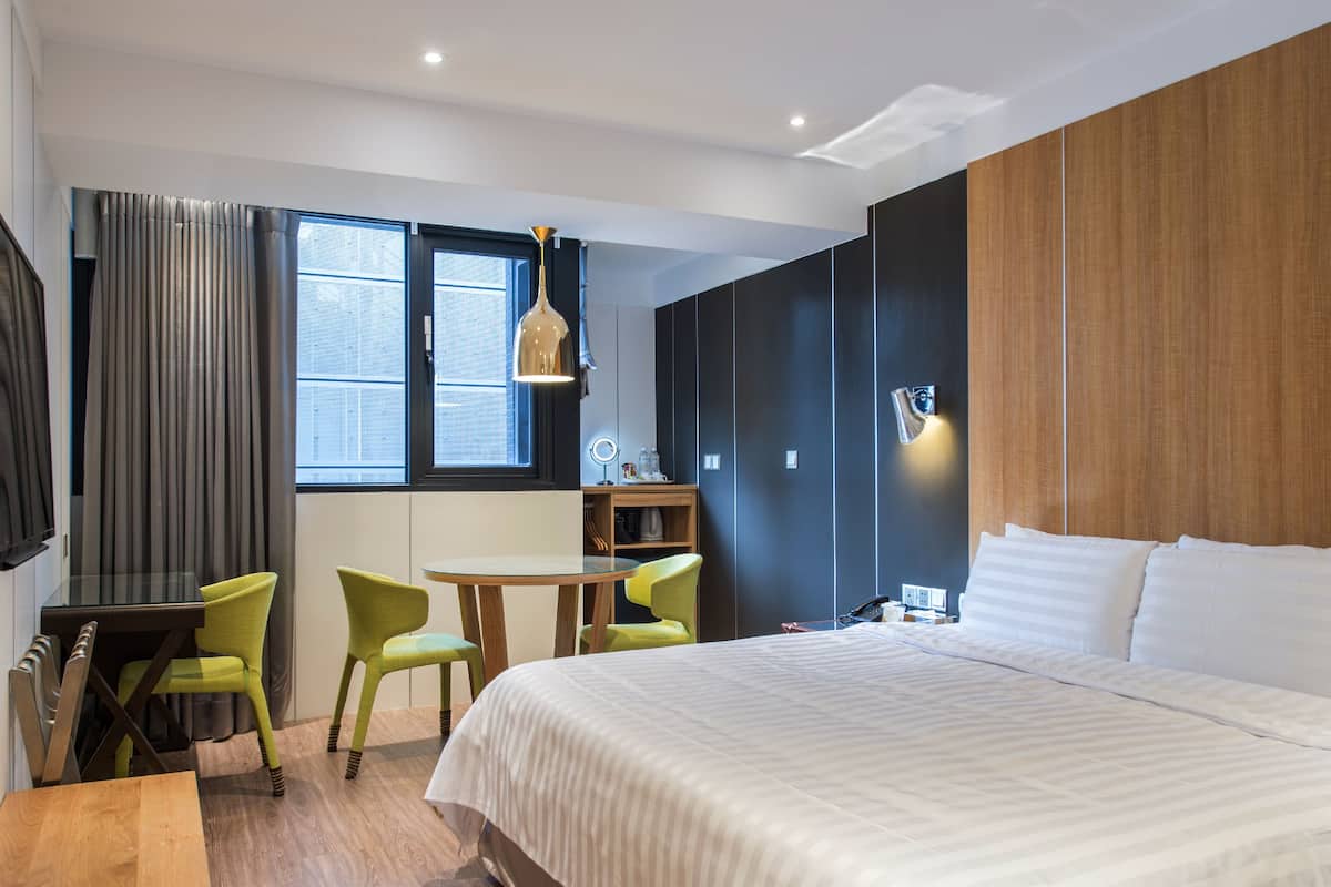 Deluxe Double Room, Bathtub