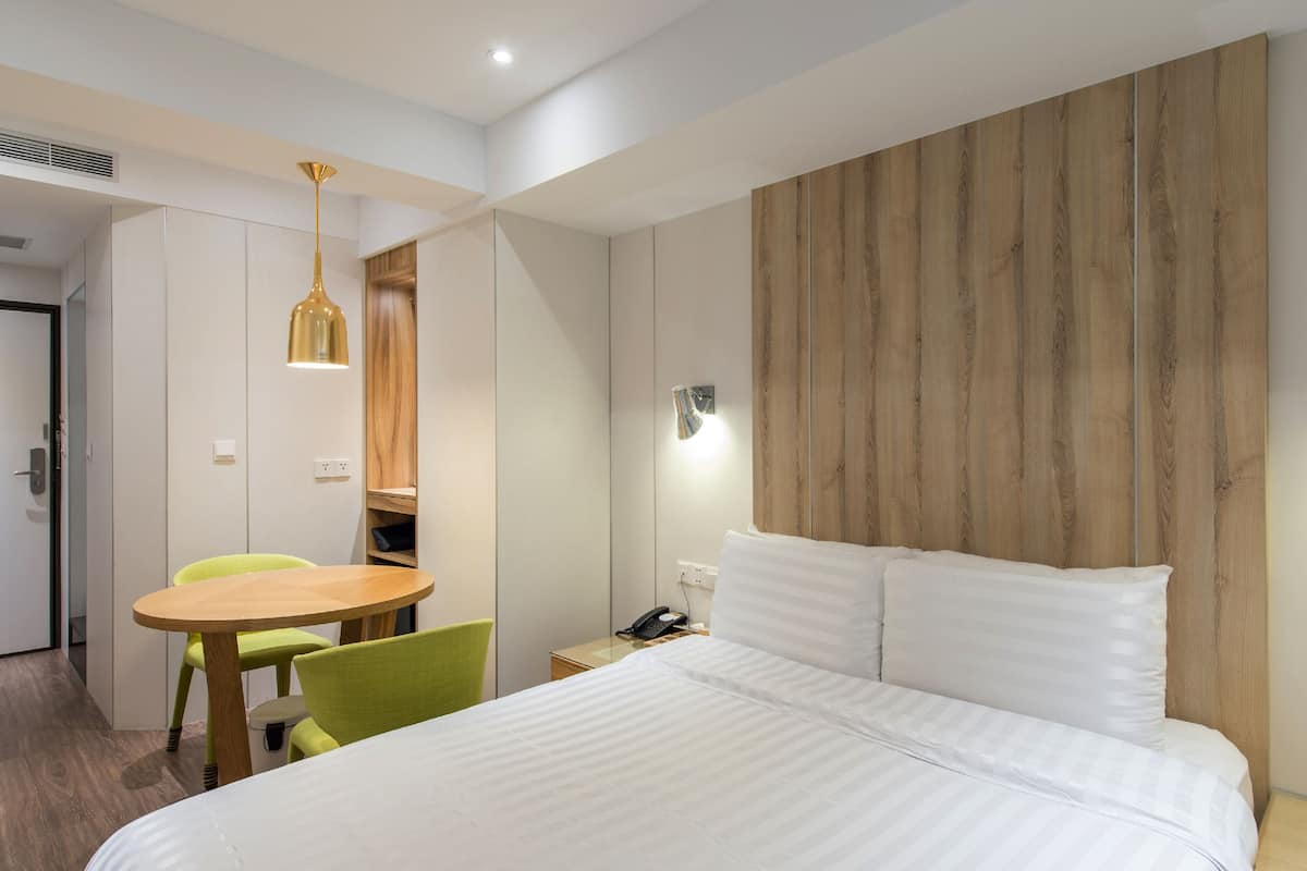 Premium bedding, down duvets, in-room safe, free WiFi