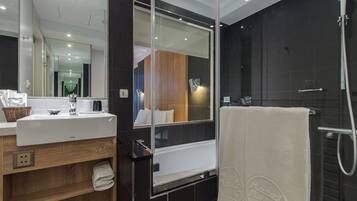 Premium bedding, down duvets, in-room safe, free WiFi