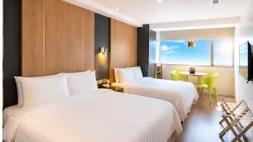 Quarto família, 2 camas de casal | Roupas de cama premium, edredons de pluma, cofres nos quartos