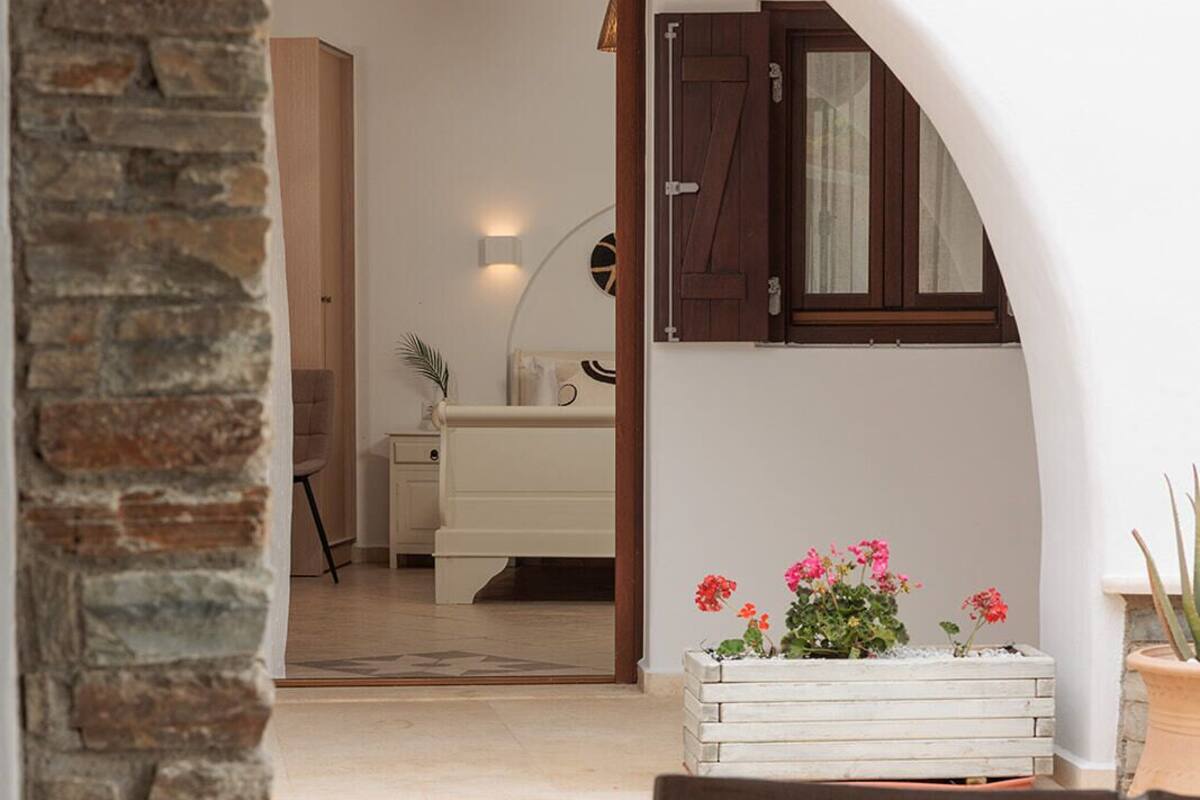 Double Room, 1 Queen Bed, Pool View | Living area | LCD TV, offices