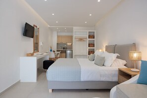 Deluxe Suite | 1 bedroom, in-room safe, individually decorated, soundproofing