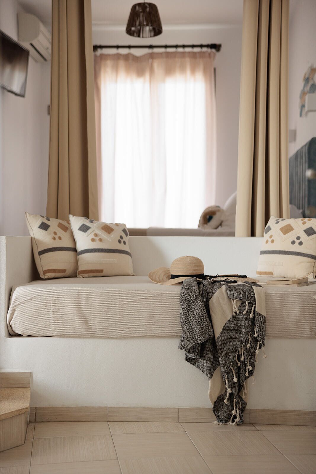 Quarto triplo executivo | Cofres nos quartos, individualmente decorados, quartos à prova de som