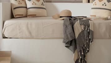 Quarto triplo executivo | Cofres nos quartos, individualmente decorados, quartos à prova de som