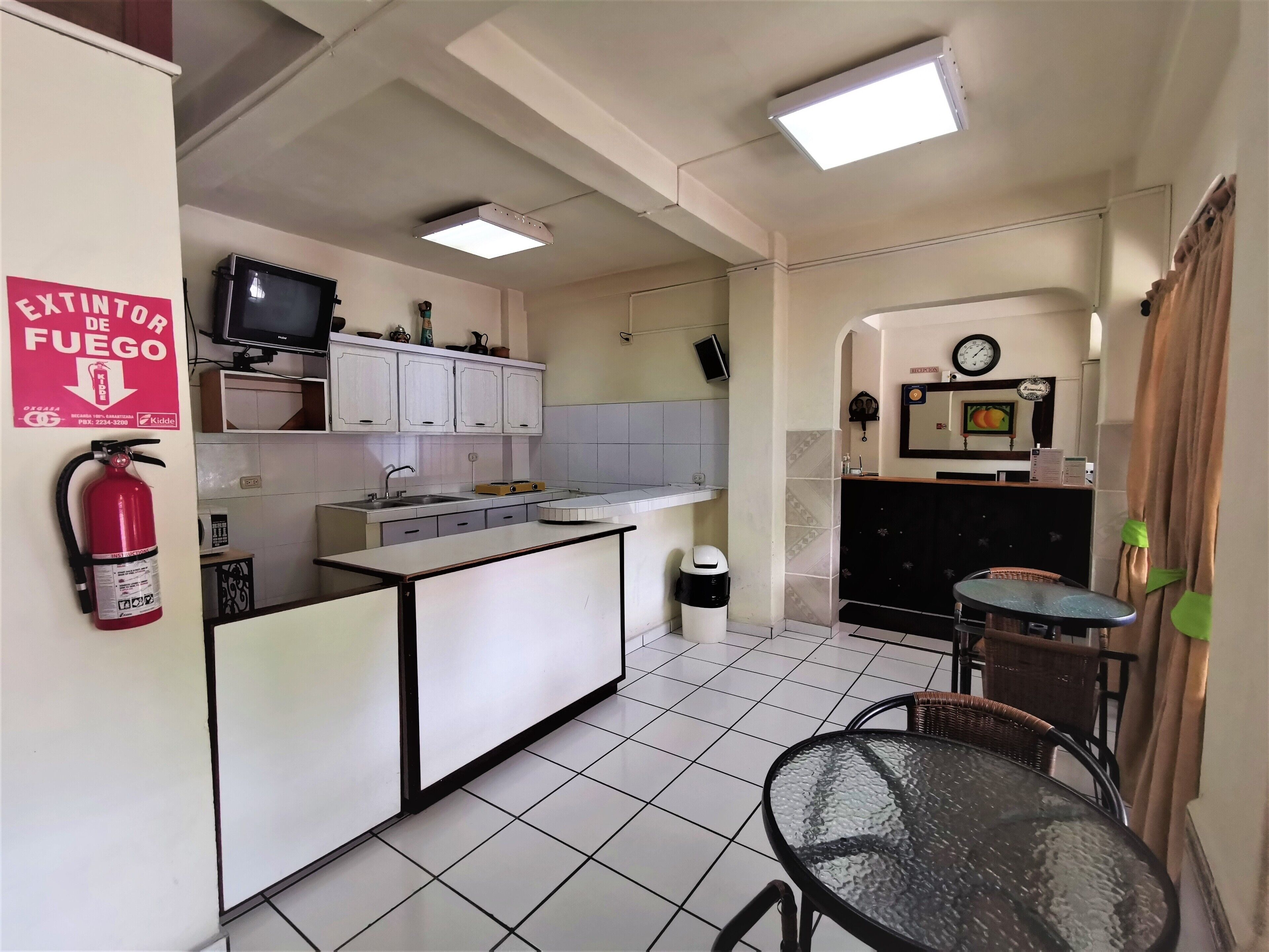 32-inch led tv with digital channels, pay films