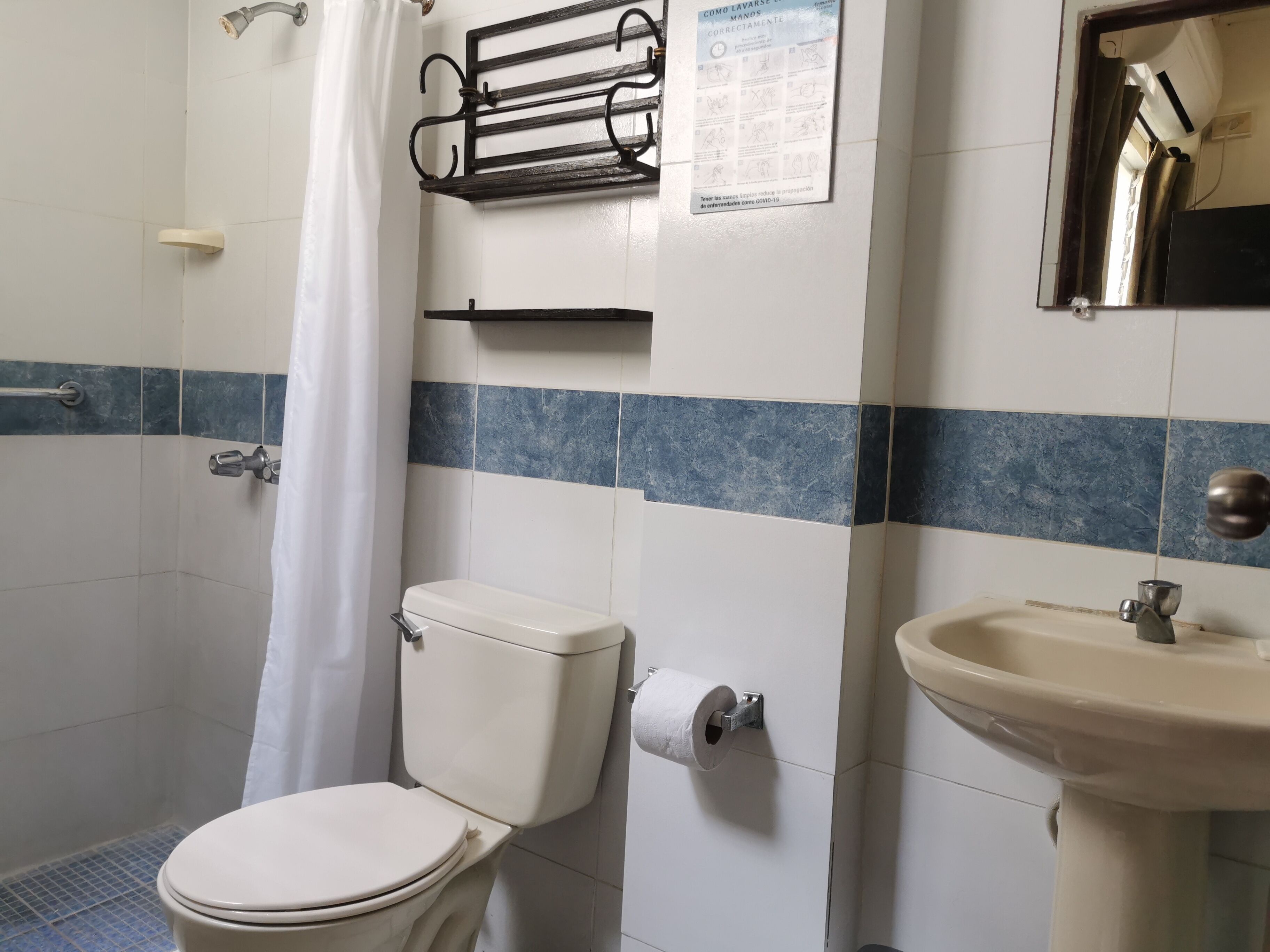 shower, rainfall showerhead, free toiletries, towels