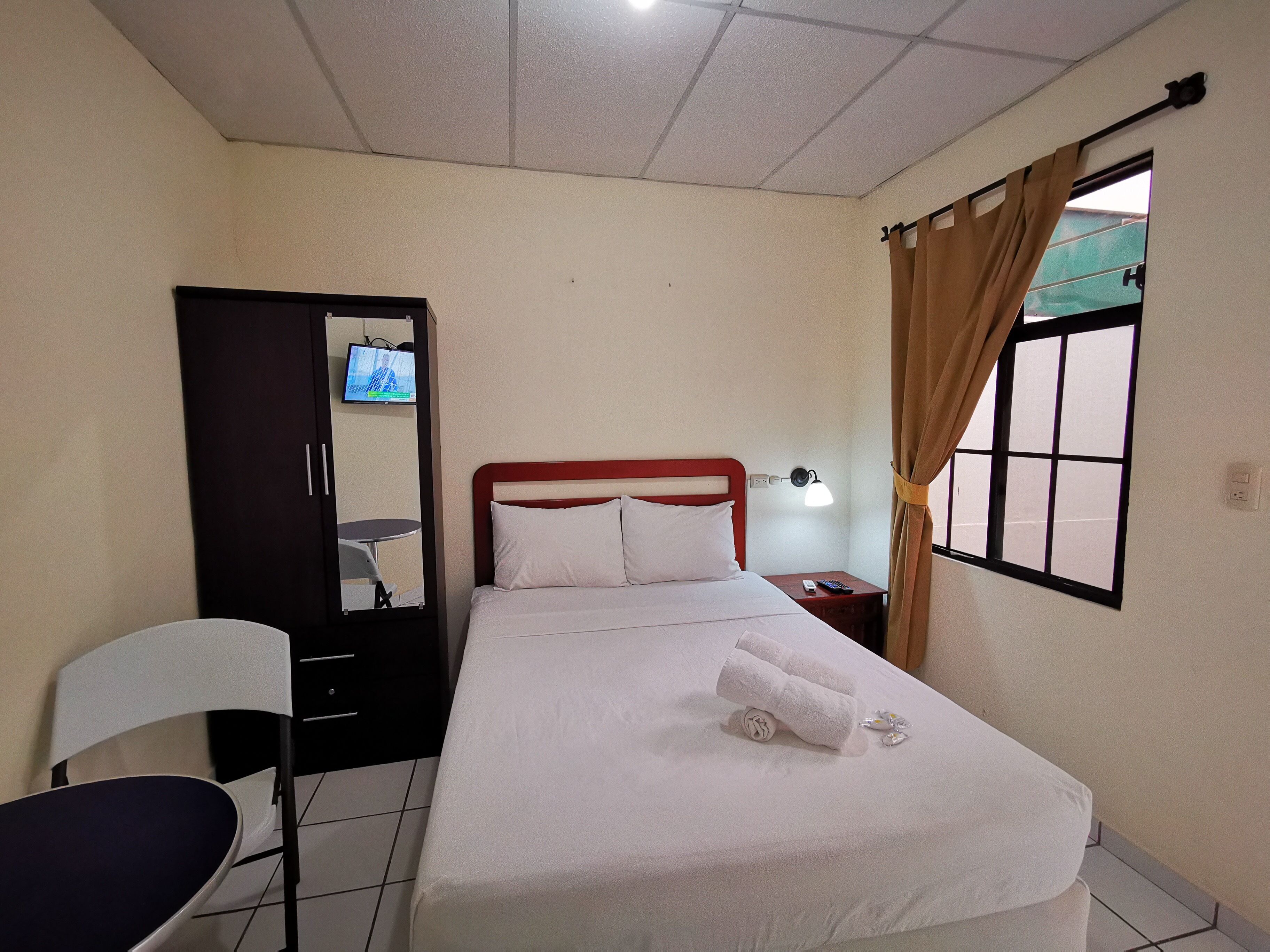 standard single room | premium bedding, individually decorated, individually furnished