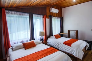 Superior dubbelrum | VÀrdeförvaringsskÄp pÄ rummet, gratis wi-fi och sÀngklÀder