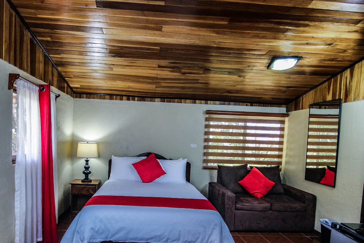 Habitación familiar | Caja de seguridad en la habitación, wifi gratis y ropa de cama