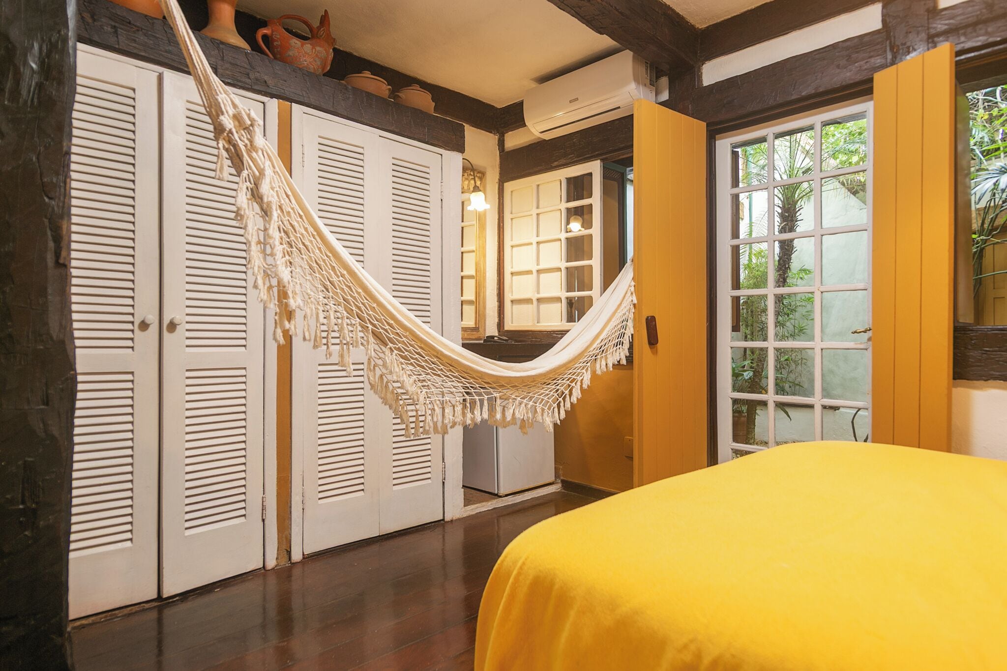 Minibar, free WiFi, bed sheets