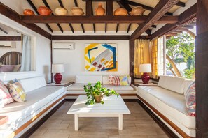 Estúdio superior, vista para o mar | Frigobar, camas extras/dobráveis (sobretaxa), Wi-Fi de cortesia