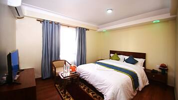 Ropa de cama de alta calidad, escritorio, wifi gratis y ropa de cama