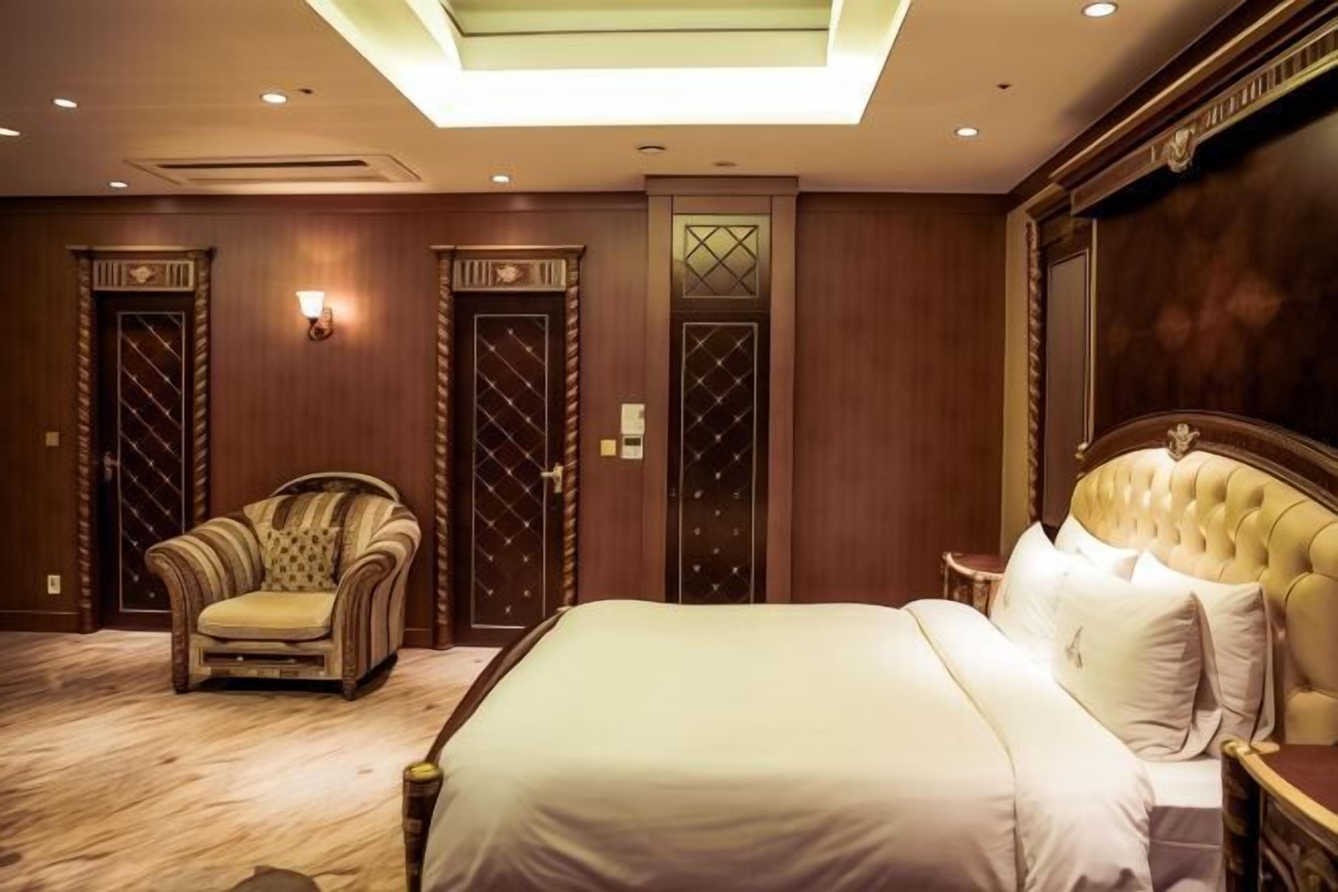 Down comforters, individually furnished, desk, blackout drapes