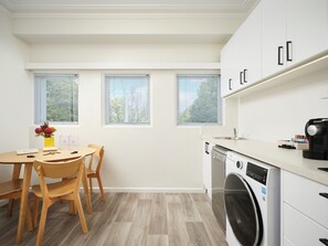 Studio | In-room safe, desk, free WiFi, bed sheets