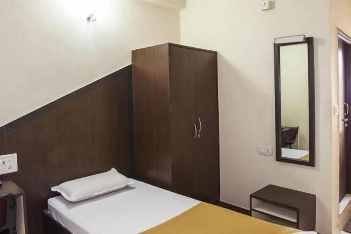 Standard Room | Desk, blackout curtains, iron/ironing board, WiFi