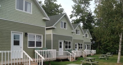 Briarwood Coastal Cottages & Lodge