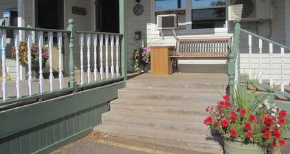 Briarwood Coastal Cottages & Lodge